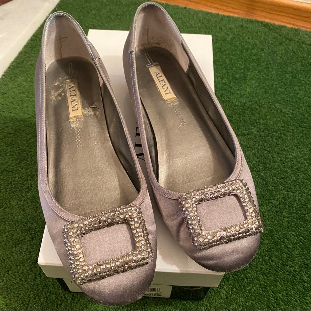 Alfani grey satin embellished flats 7.5